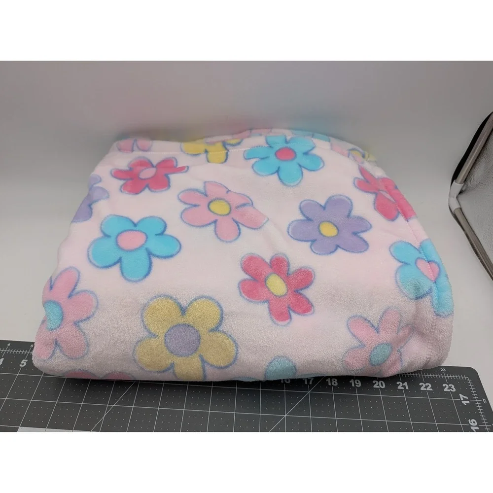 Cupcakes and Cashmere Throw Blanket Pink Floral Daisy Plush Fleece 62x50